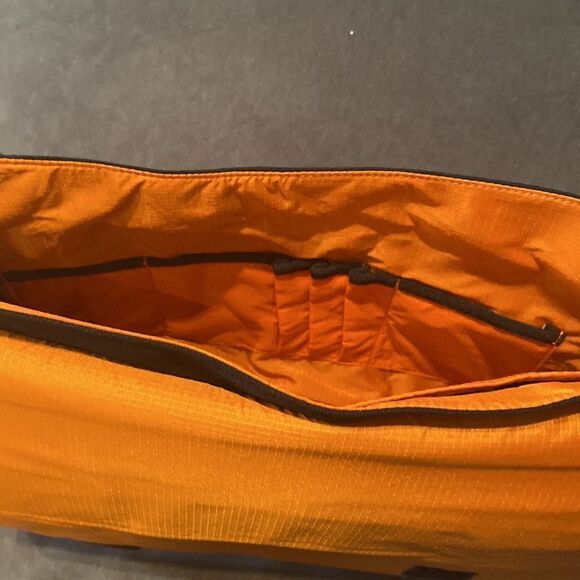 Pantone Universe Unisex Shoulder Crossbody Messenger Bag CaviarJetPeppercorn NWT - Picture 11 of 12